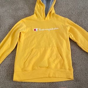 Champion Sweatshirt 💛
Size || XL
Color || Yellow